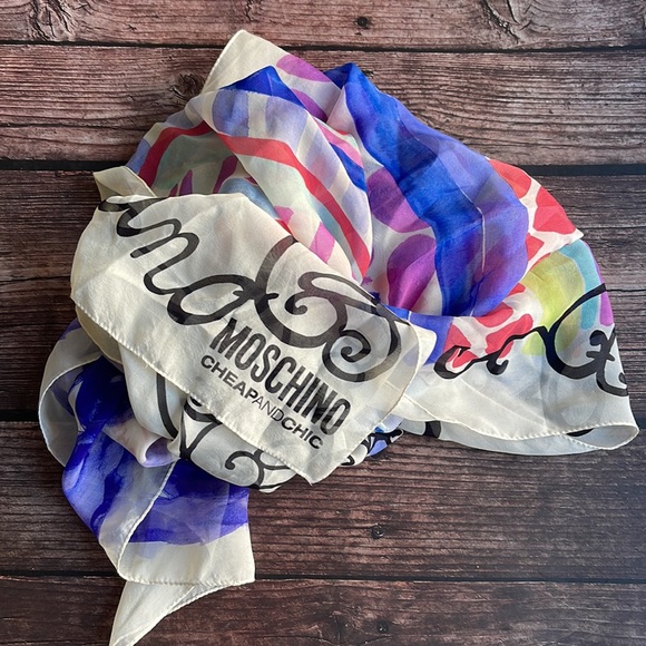 MOSCHINO | Silk print scarf … Dreams Can Come True… - Picture 2 of 12